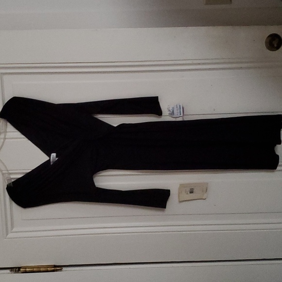 Sz 4 NWT $275 JS Boutique slinky v-neck dress